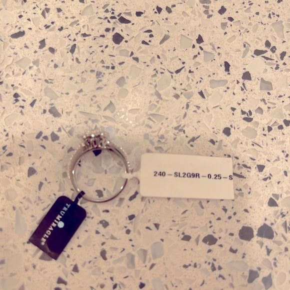 NWT Trumircle diamond ring - Picture 5 of 7